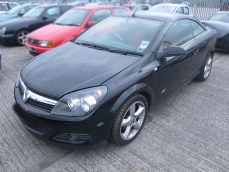 Breaking Vauxhall Astra Twintop MKVH 2006 to 2010 - 1.9 16v Diesel