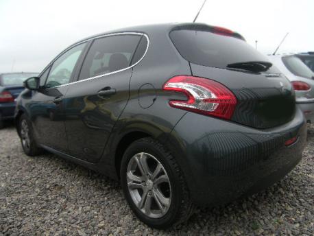 Breaking Peugeot 208  2012 to 2025 - 1.4 16v Diesel