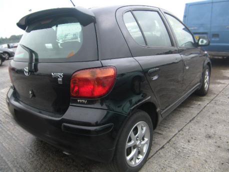 Breaking Toyota Yaris/vitz  2003 to 2005 - 1.5 16v Petrol