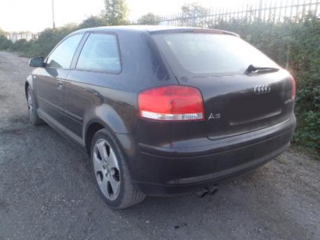 Breaking Audi A3  (8P) 2000 to 2003 - 1.6 8v Petrol 3 Door Hatchback