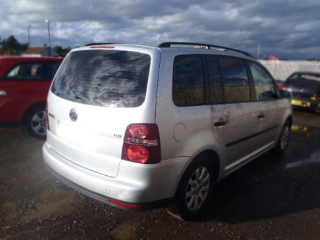 Breaking Volkswagen Touran  2006 to 2010 - 1.6 8v Petrol