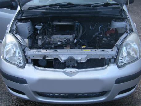 Breaking Toyota Echo  2002 to 2005 - 1.3 16v Petrol