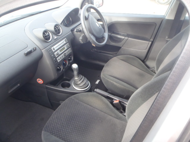 Breaking Ford Fiesta MK5 (B256/7) 2002 to 2005 - 1.4 16v Petrol 5 Door Hatchback